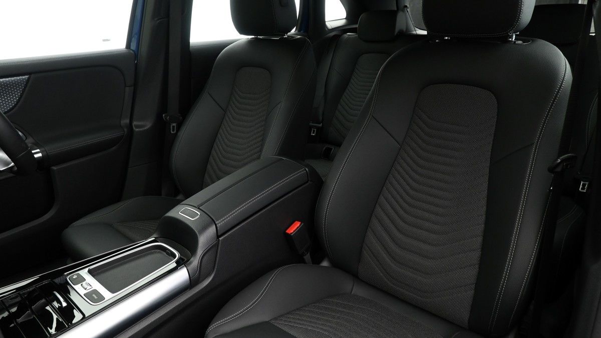 Mercedes-Benz GLA Image 3