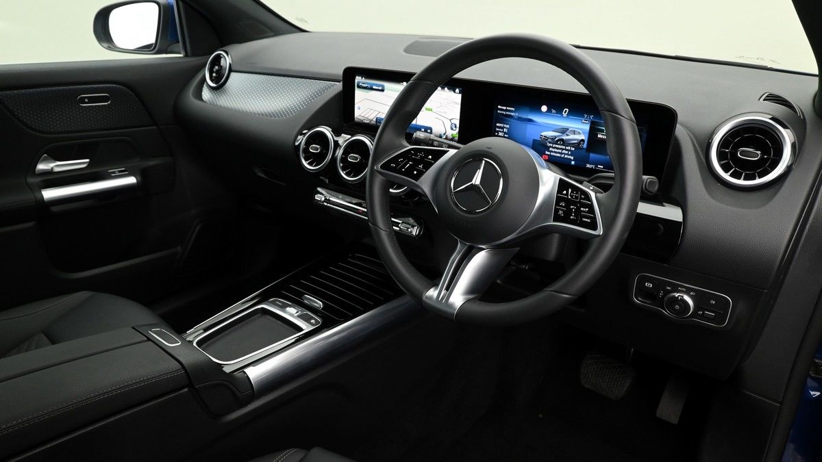 Mercedes-Benz GLA Image 2