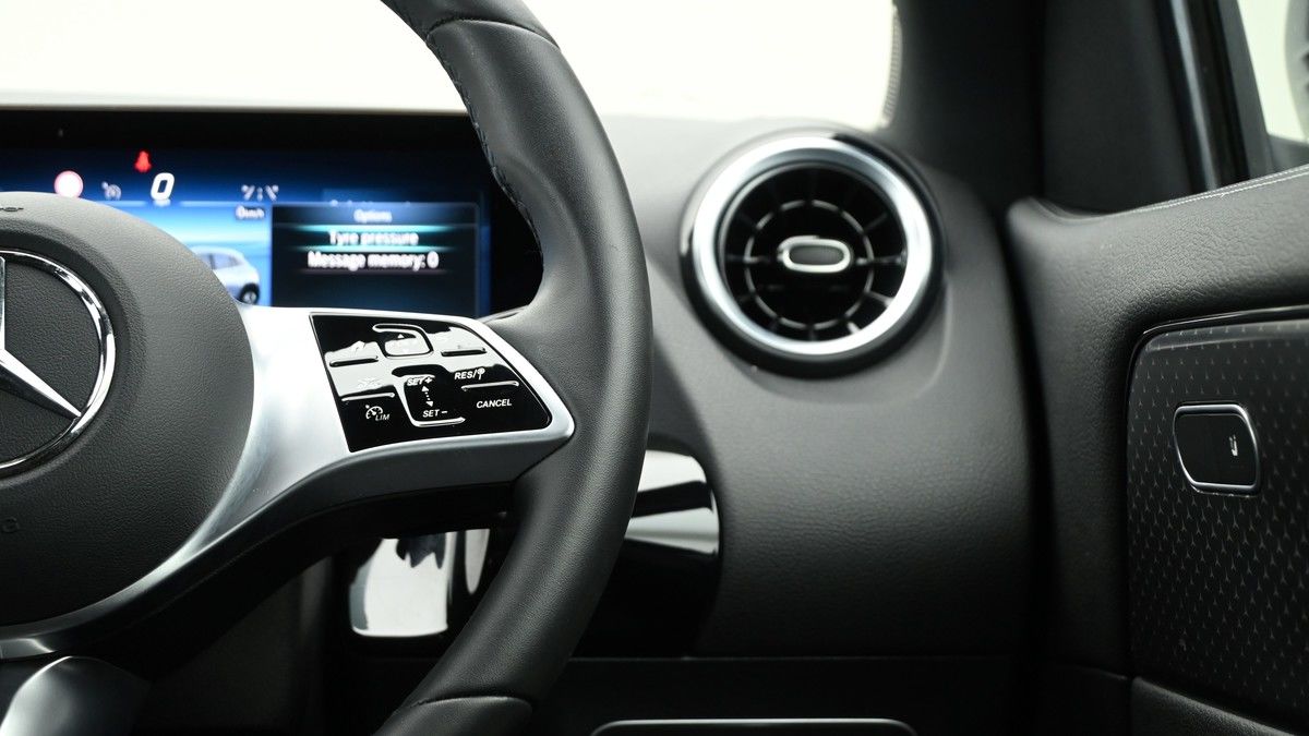 Mercedes-Benz GLA Image 15