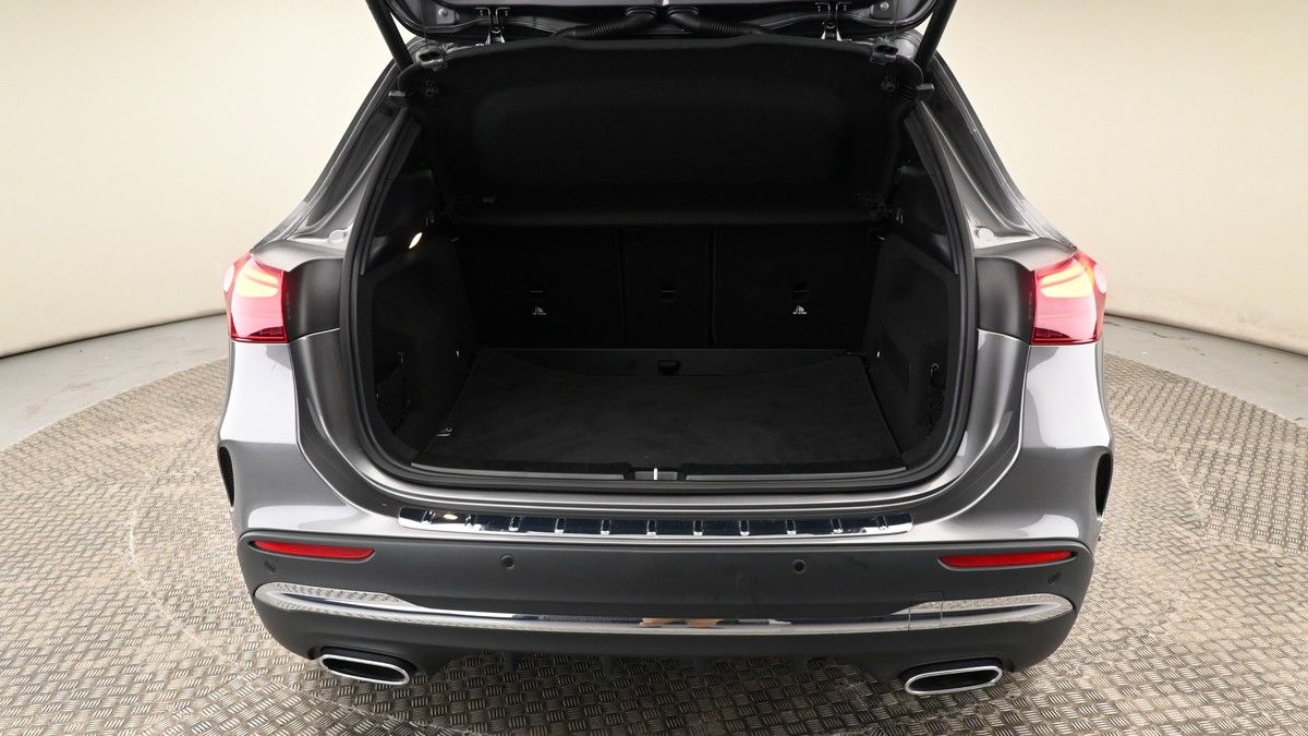 Mercedes-Benz GLA Image 10