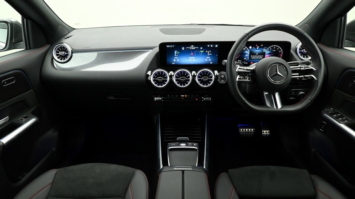 Mercedes-Benz GLA Image 14