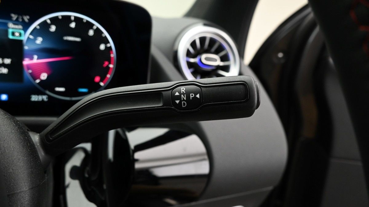 Mercedes-Benz GLA Image 2