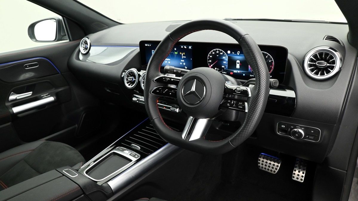 Mercedes-Benz GLA Image 3