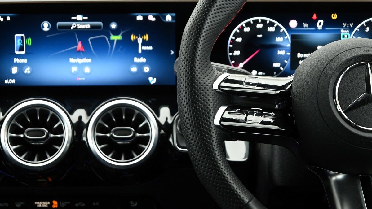 Mercedes-Benz GLA Image 15