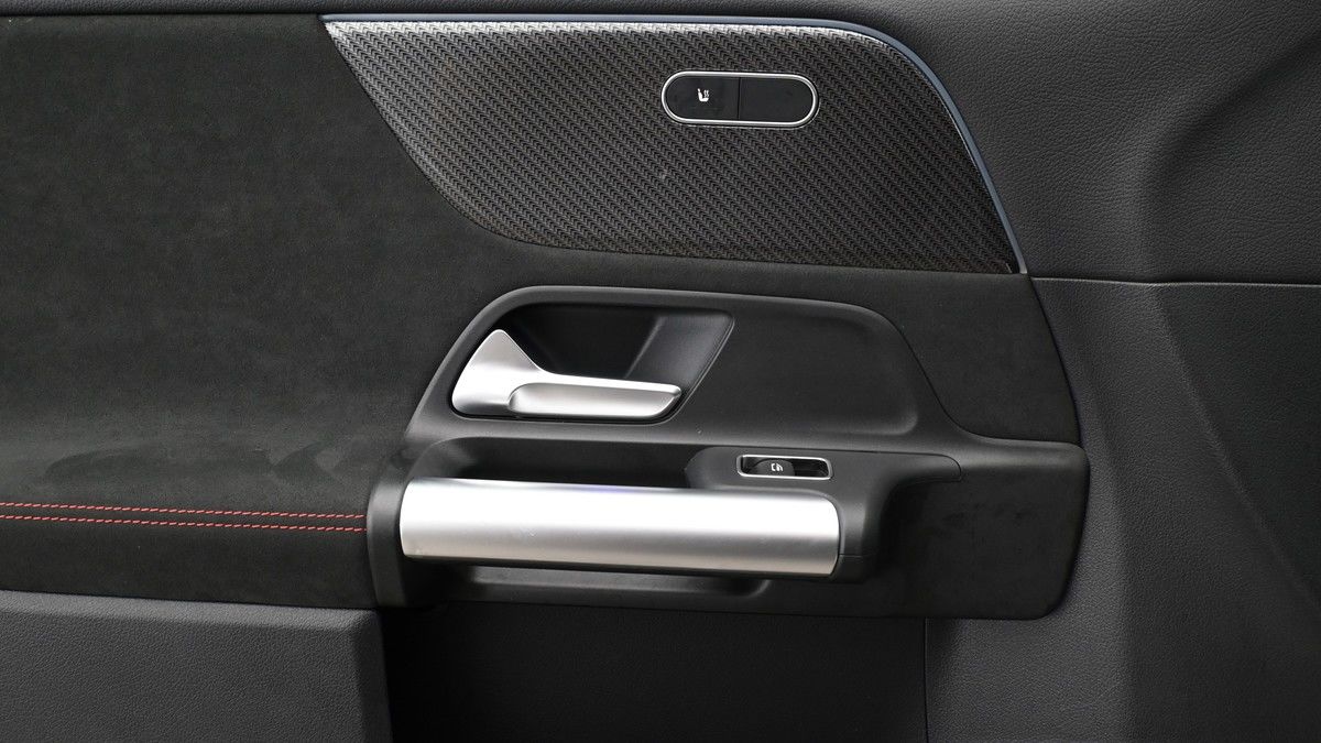 Mercedes-Benz GLA Image 13