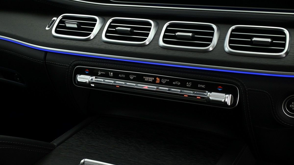 Mercedes-Benz GLS Image 12