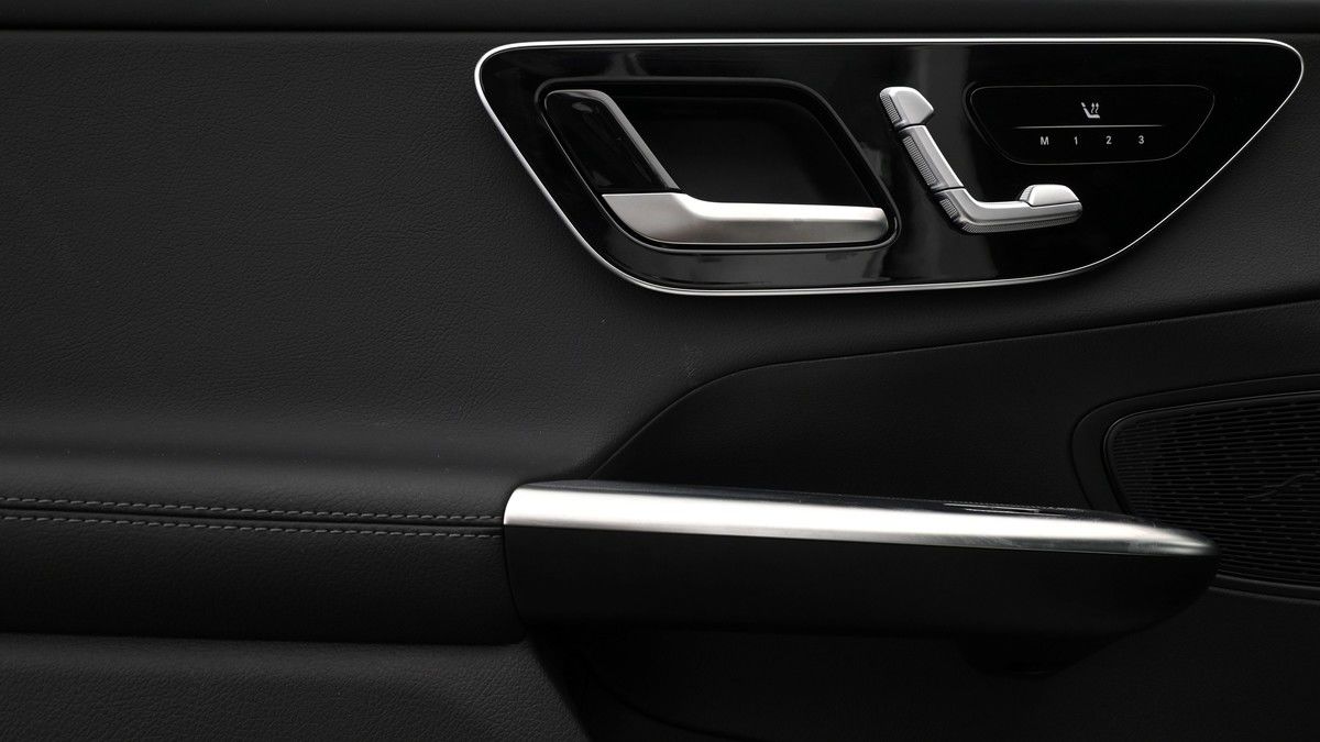 Mercedes-Benz GLC Image 12