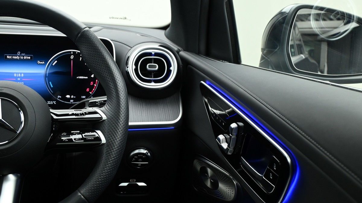Mercedes-Benz GLC Image 16