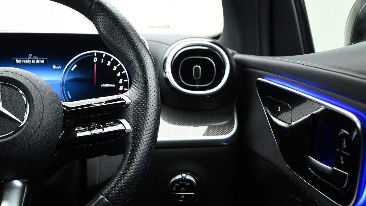 Mercedes-Benz GLC Image 15