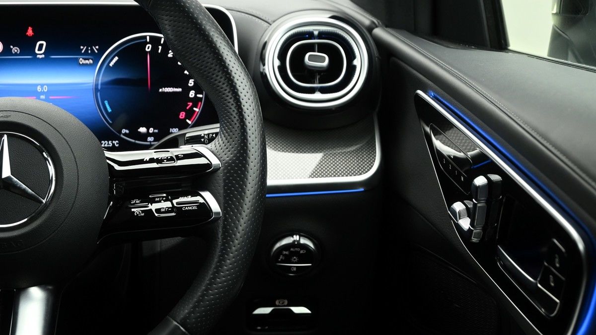 Mercedes-Benz GLC Image 16