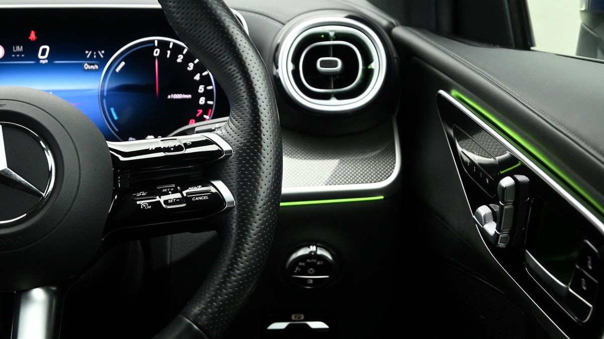 Mercedes-Benz GLC Image 16