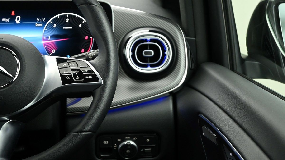 Mercedes-Benz V Class Image 16