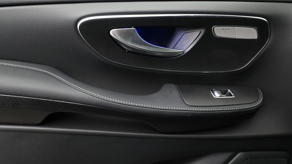 Mercedes-Benz V Class Image 13
