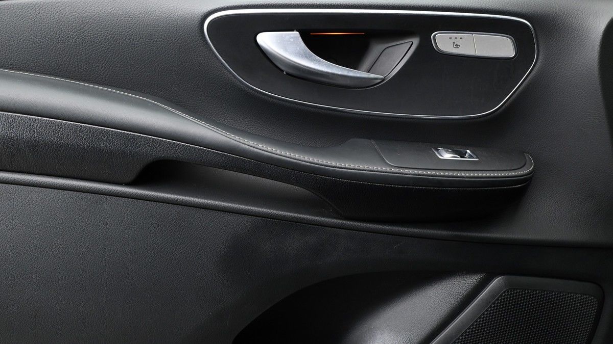 Mercedes-Benz V Class Image 13