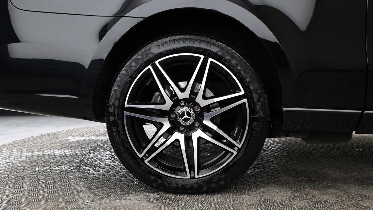 Mercedes-Benz V Class Image 9