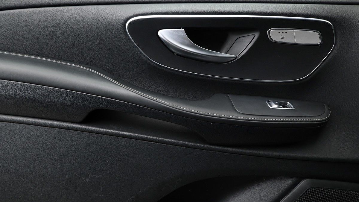 Mercedes-Benz V Class Image 13