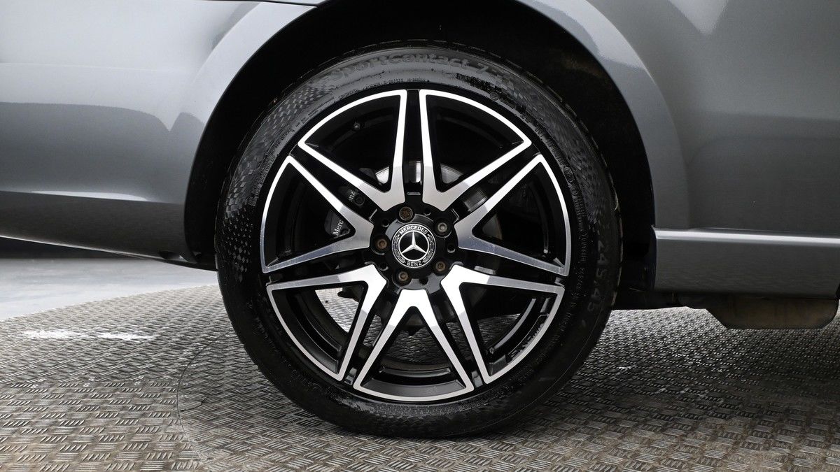 Mercedes-Benz V Class Image 9
