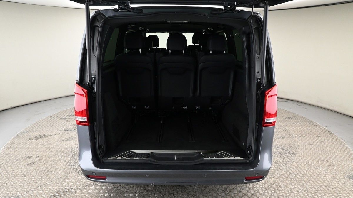 Mercedes-Benz V Class Image 9