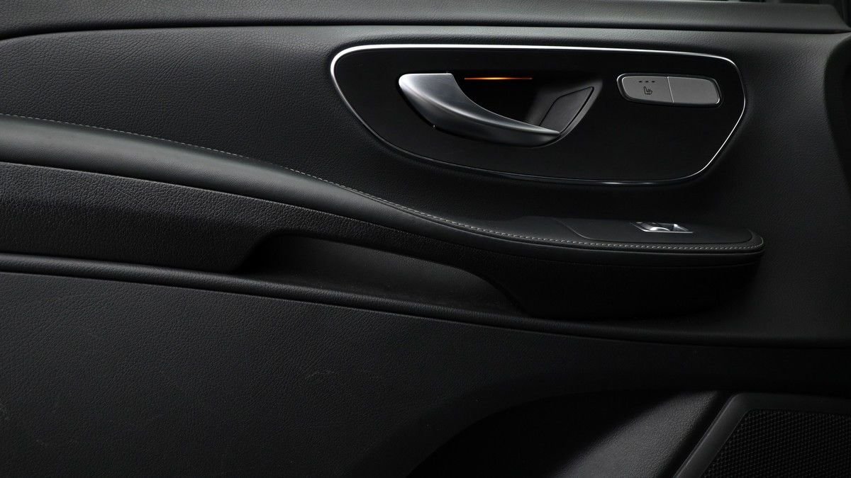 Mercedes-Benz V Class Image 12