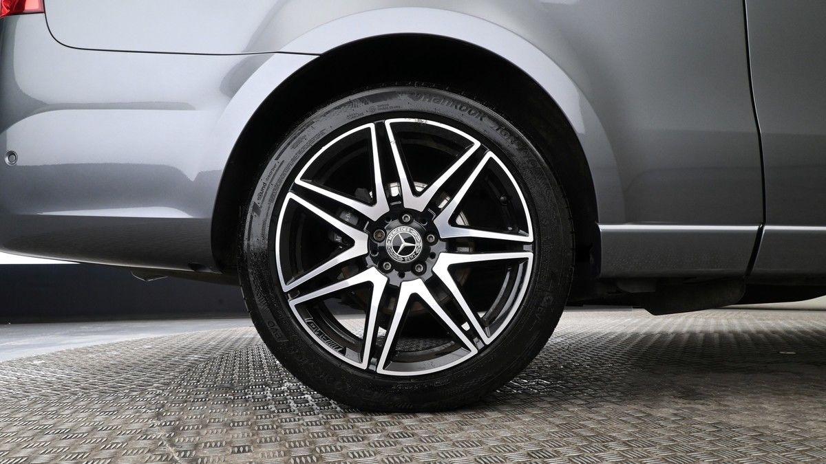 Mercedes-Benz V Class Image 8