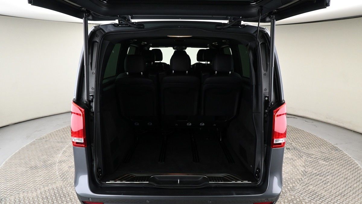 Mercedes-Benz V Class Image 9
