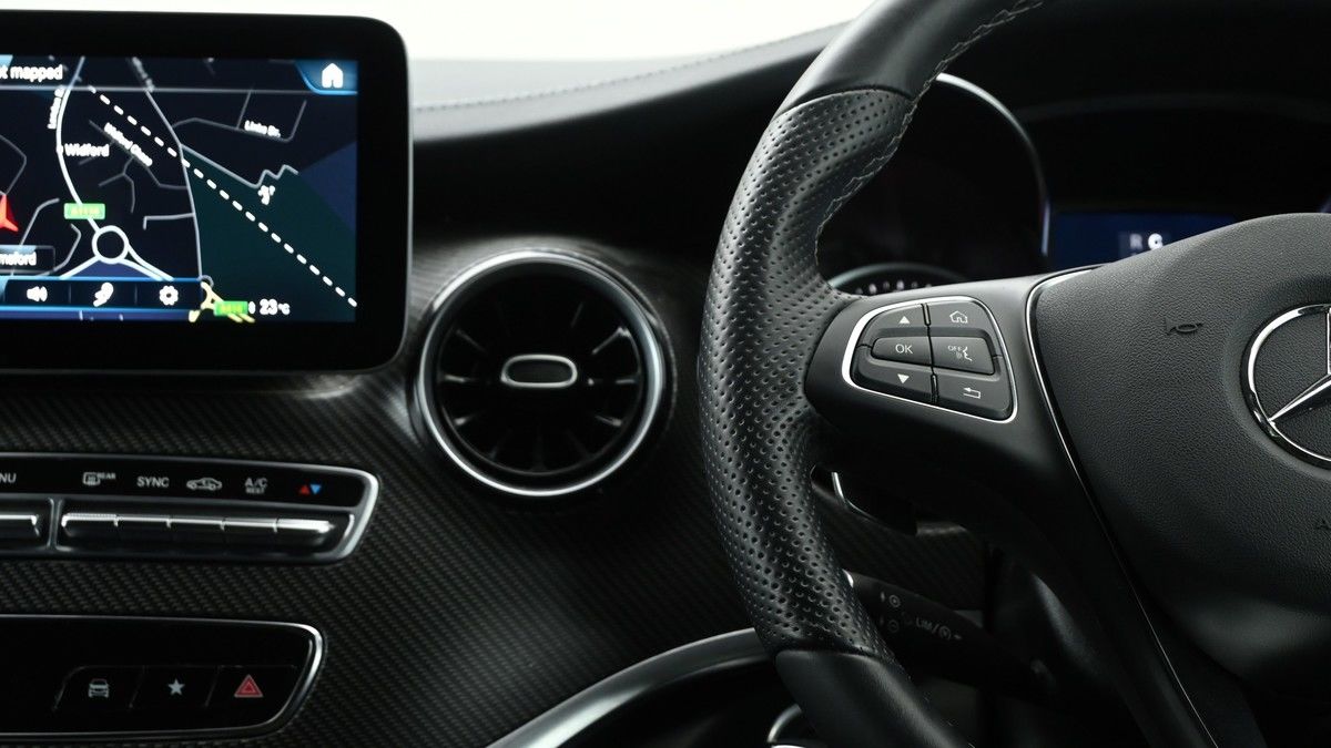 Mercedes-Benz V Class Image 14