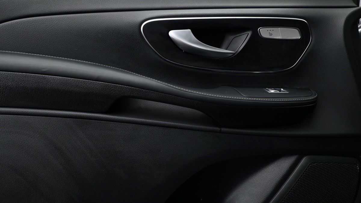 Mercedes-Benz V Class Image 12