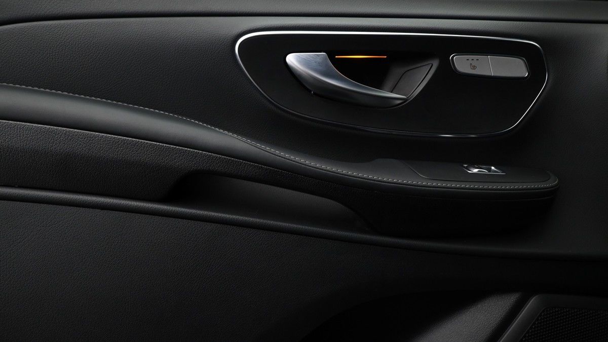 Mercedes-Benz V Class Image 12