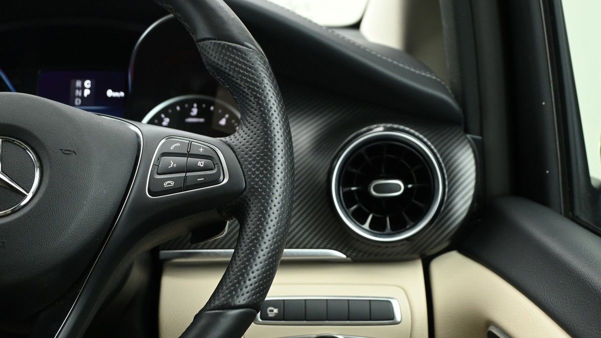 Mercedes-Benz V Class Image 15