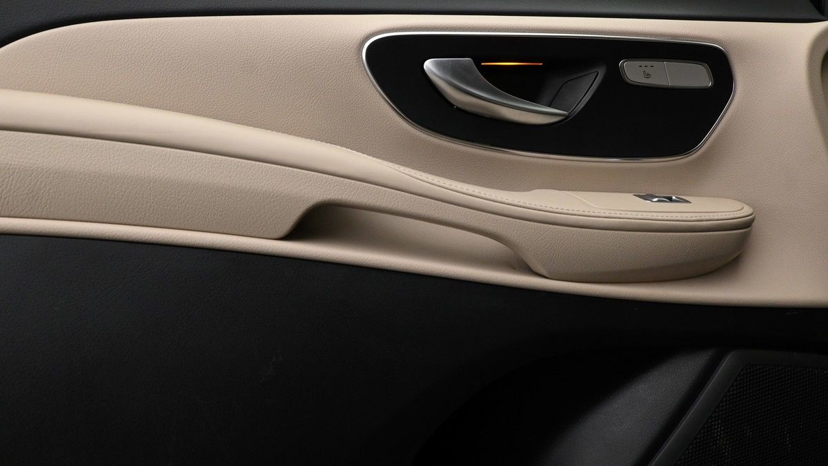 Mercedes-Benz V Class Image 12