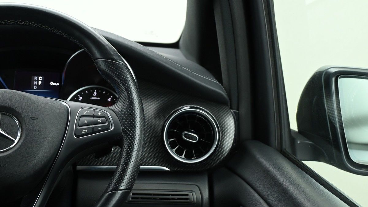 Mercedes-Benz V Class Image 16