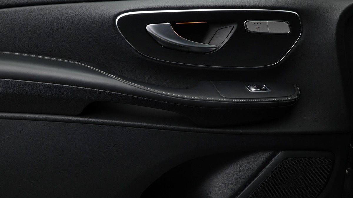 Mercedes-Benz V Class Image 13