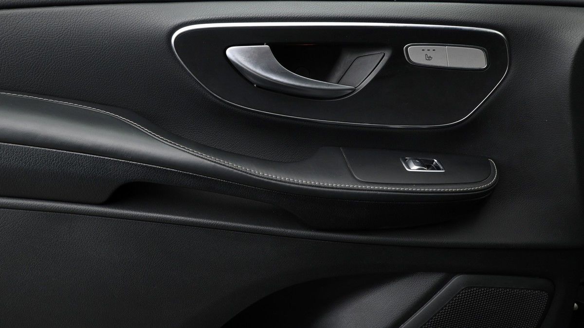 Mercedes-Benz V Class Image 13