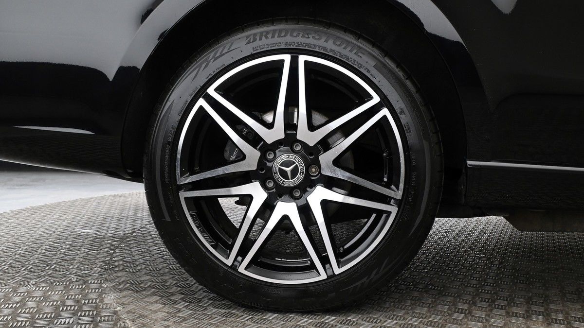 Mercedes-Benz V Class Image 9