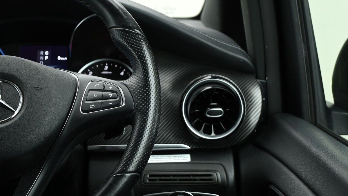 Mercedes-Benz V Class Image 16