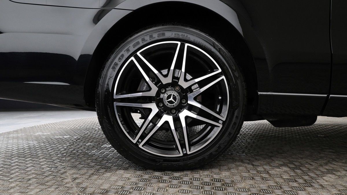 Mercedes-Benz V Class Image 9