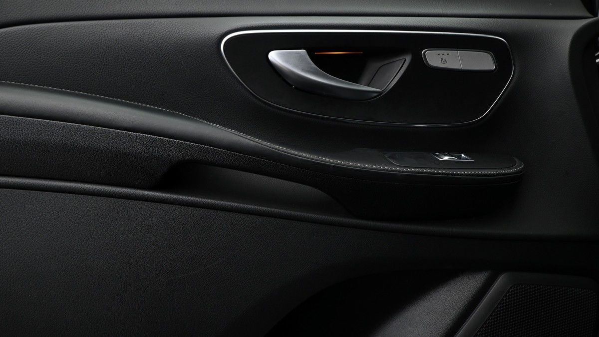 Mercedes-Benz V Class Image 12
