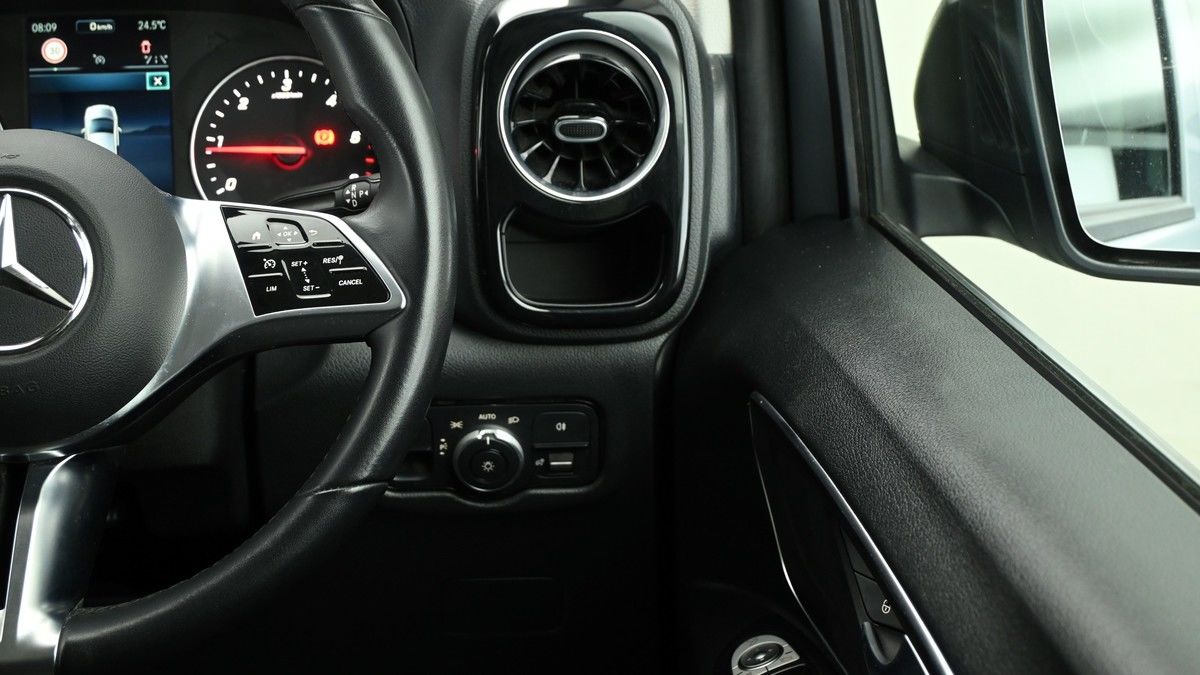 Mercedes-Benz Vito Image 16