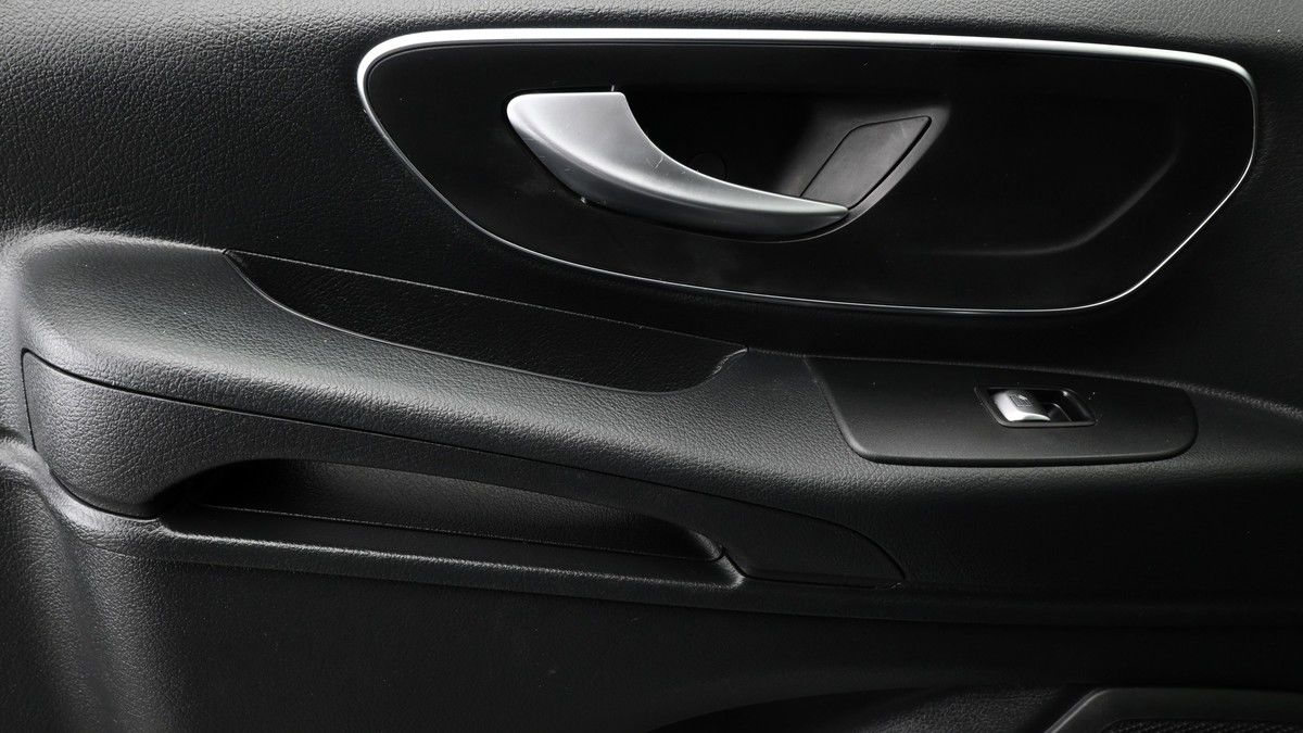 Mercedes-Benz Vito Image 13