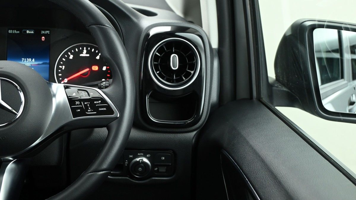 Mercedes-Benz Vito Image 16