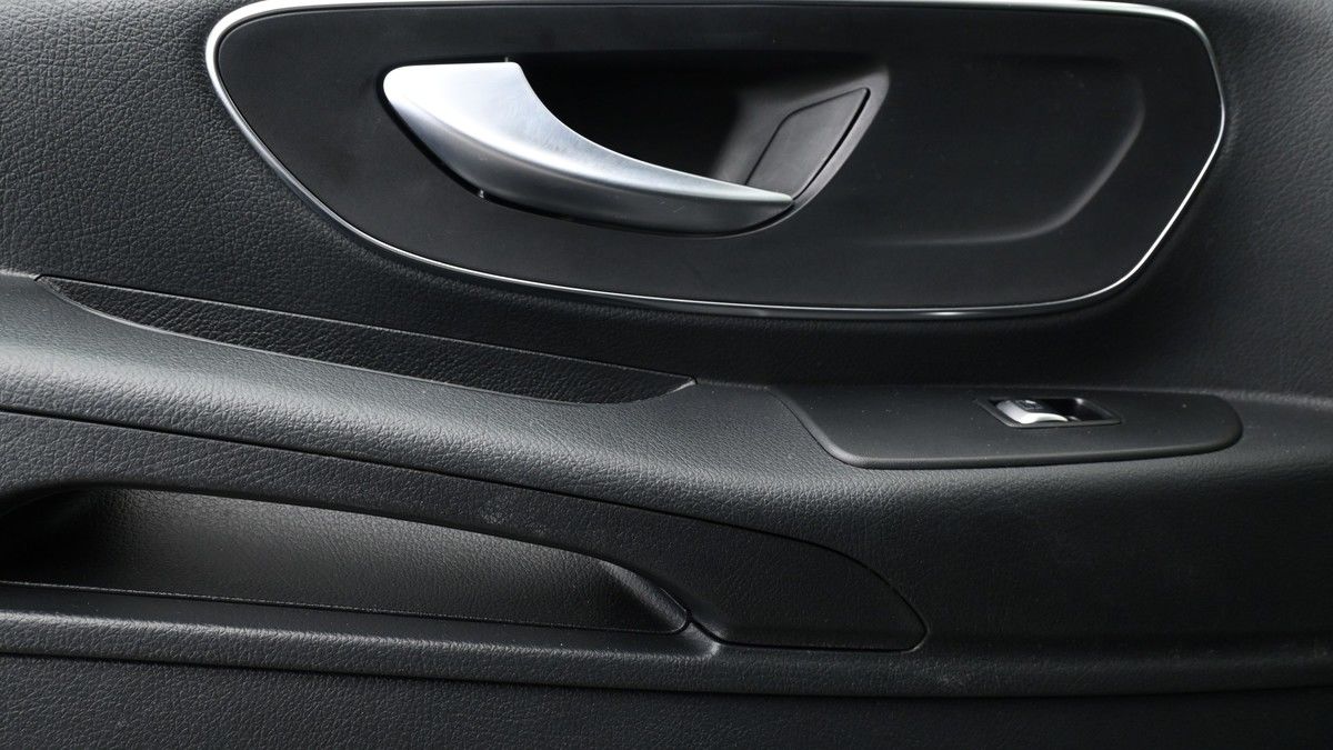 Mercedes-Benz Vito Image 13