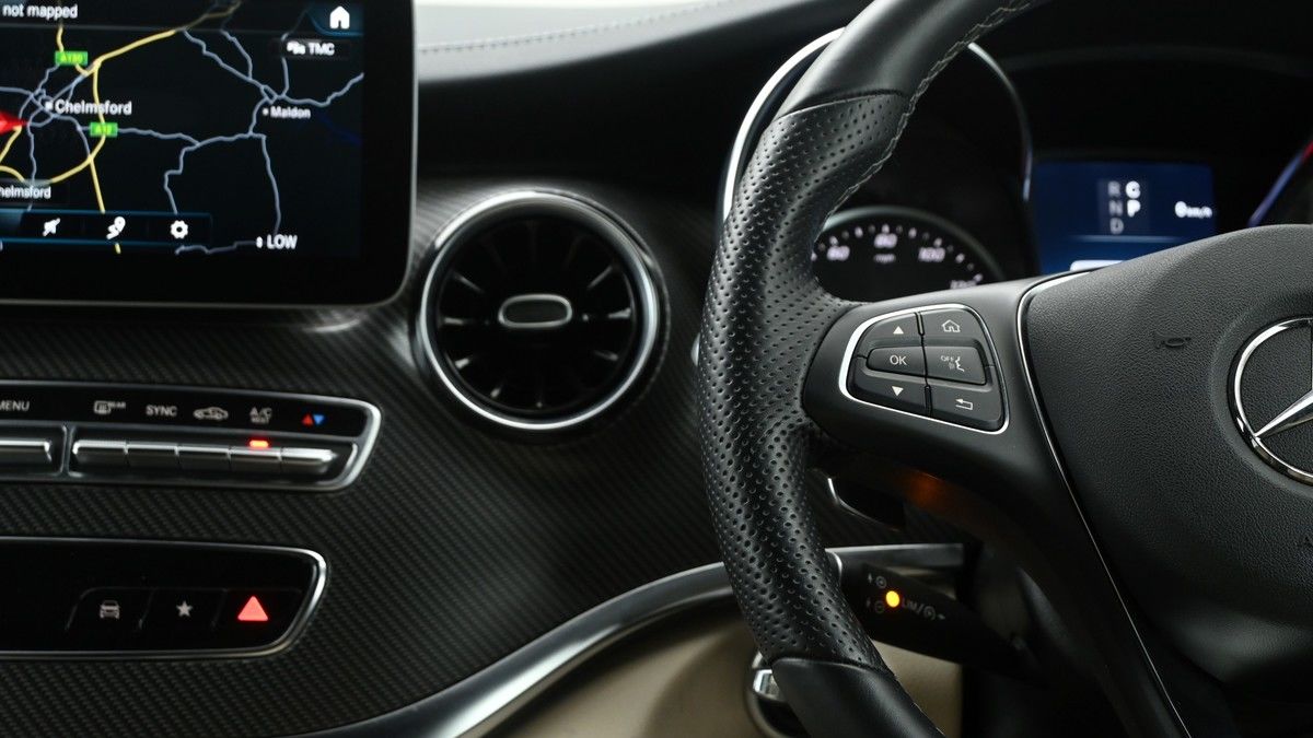 Mercedes-Benz V Class Image 14