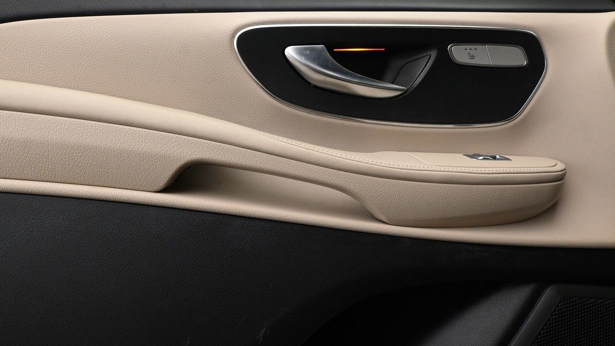 Mercedes-Benz V Class Image 12