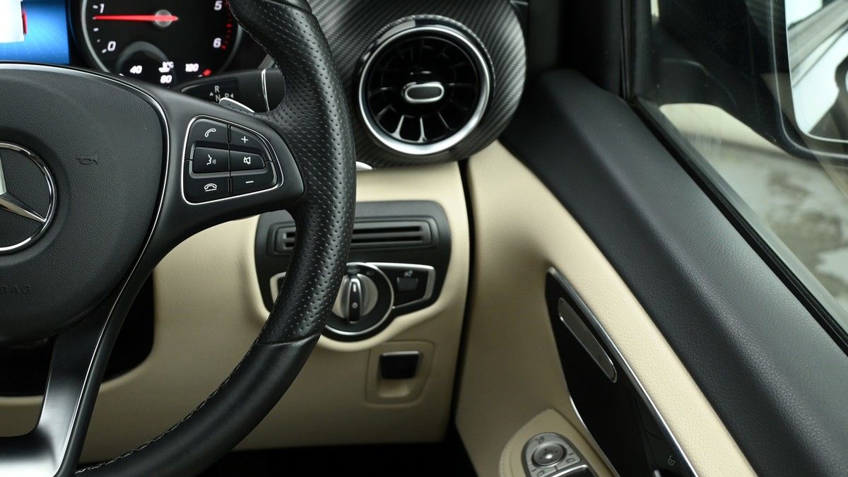Mercedes-Benz V Class Image 16