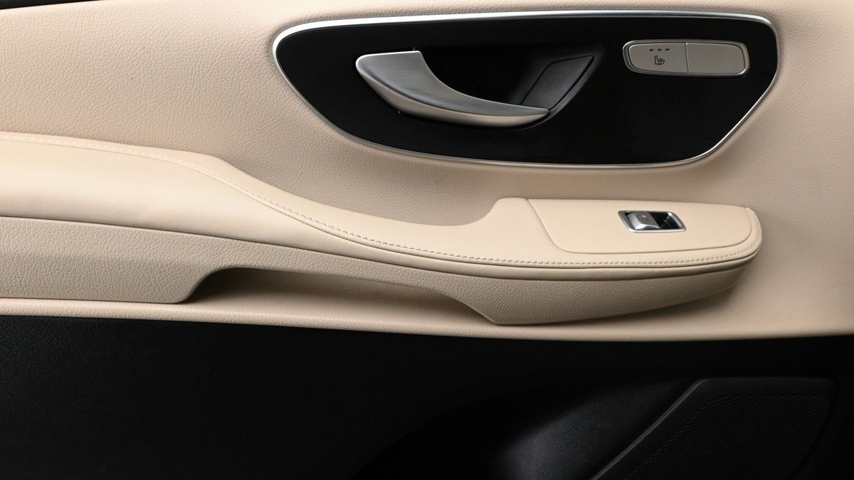 Mercedes-Benz V Class Image 13