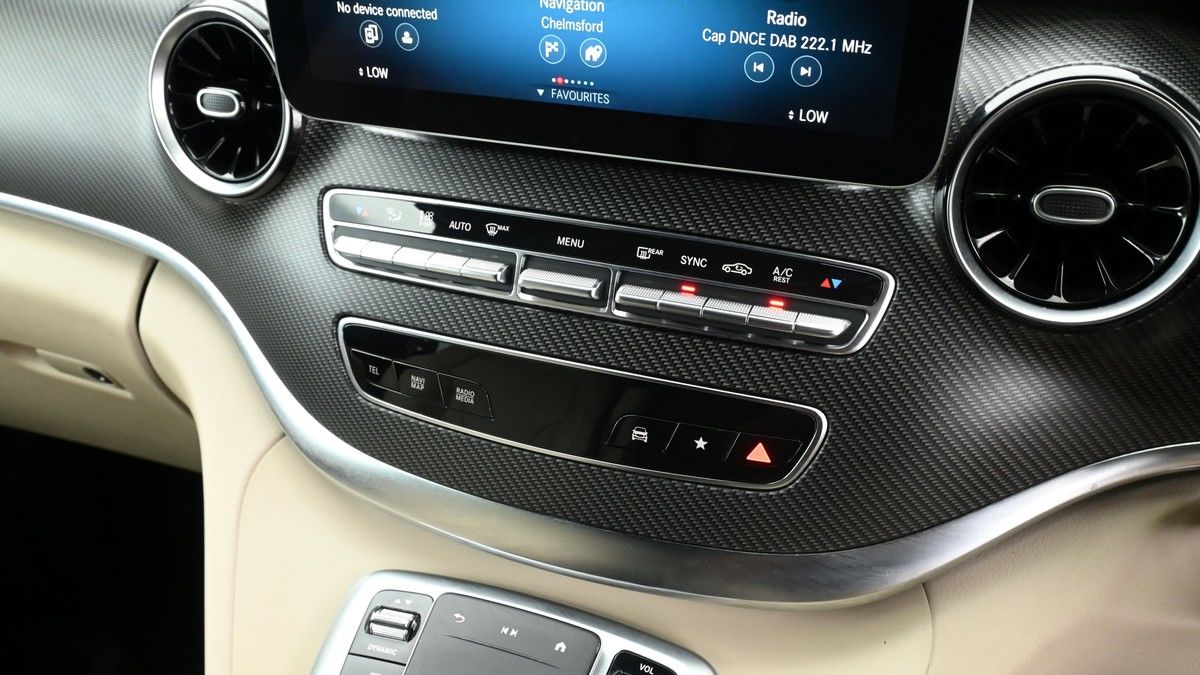 Mercedes-Benz V Class Image 12