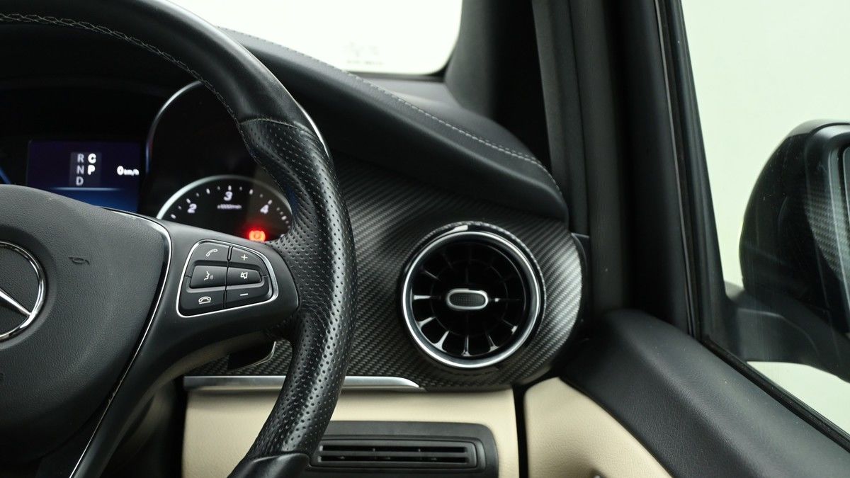Mercedes-Benz V Class Image 16