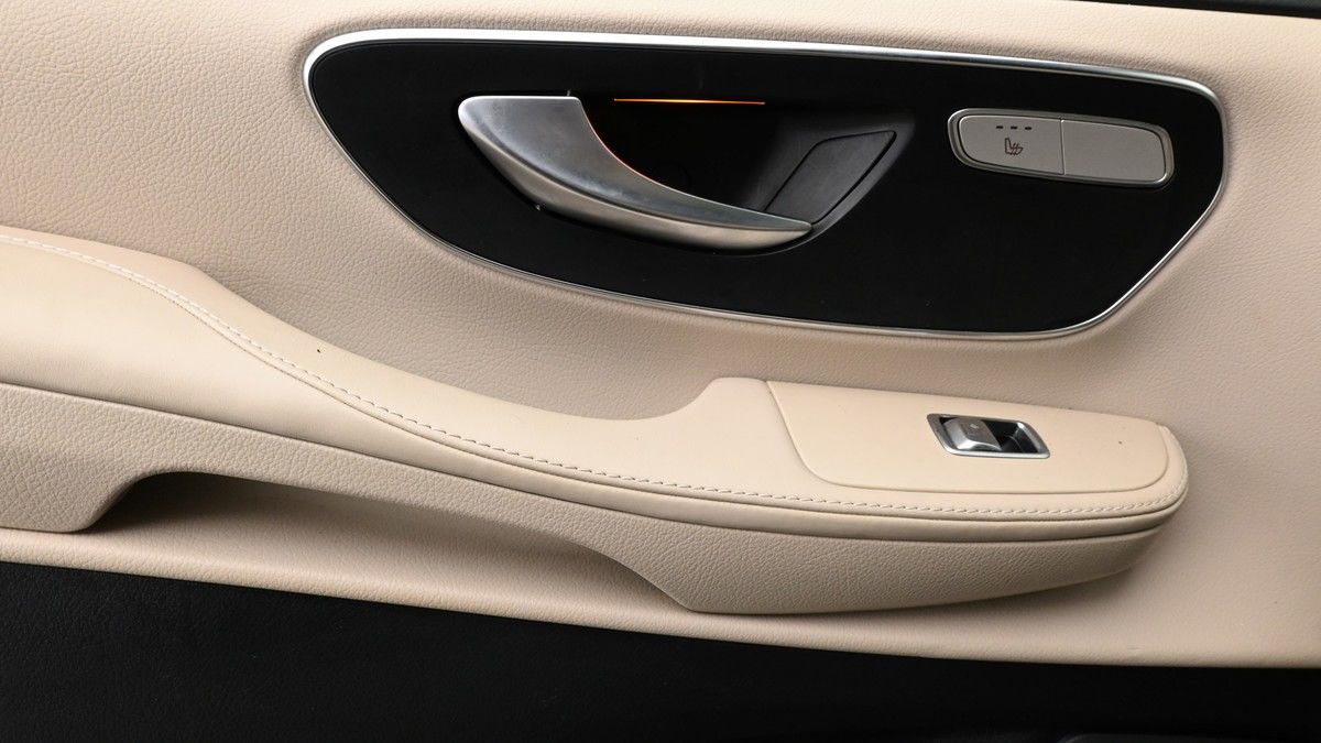 Mercedes-Benz V Class Image 13