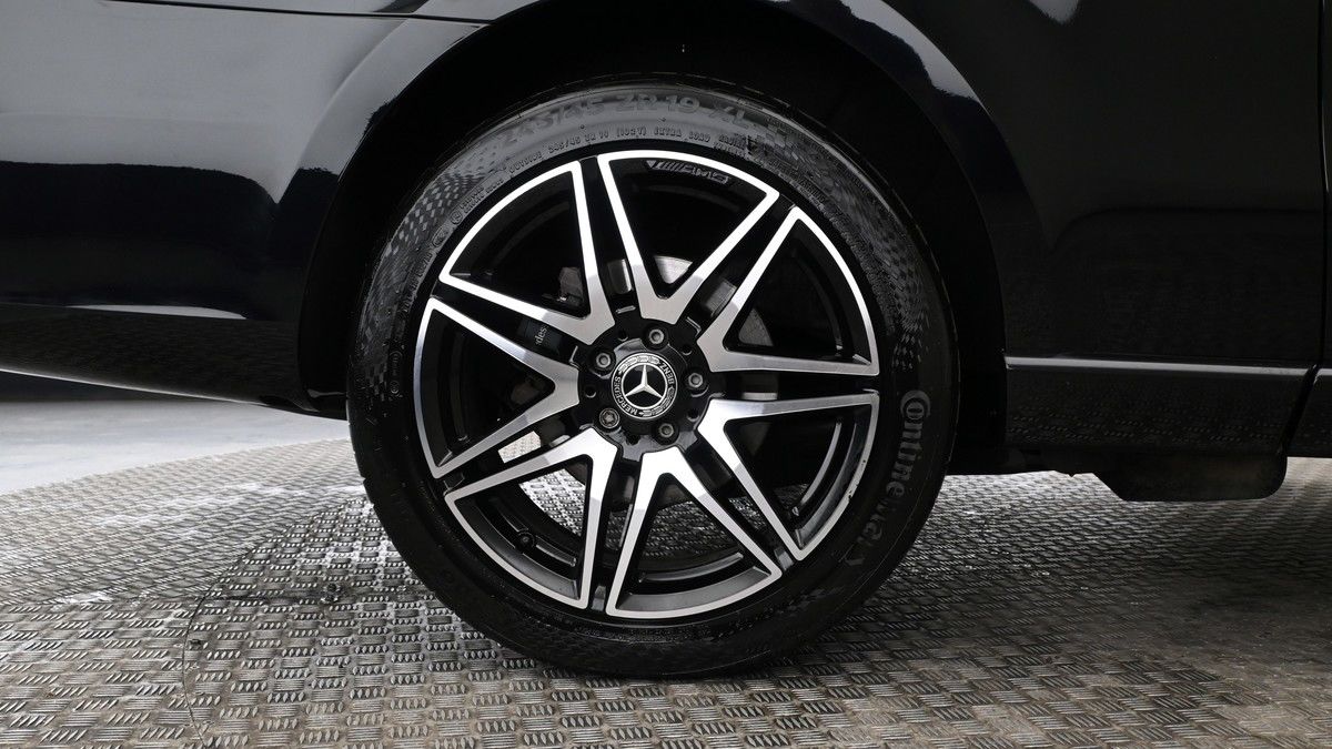 Mercedes-Benz V Class Image 9