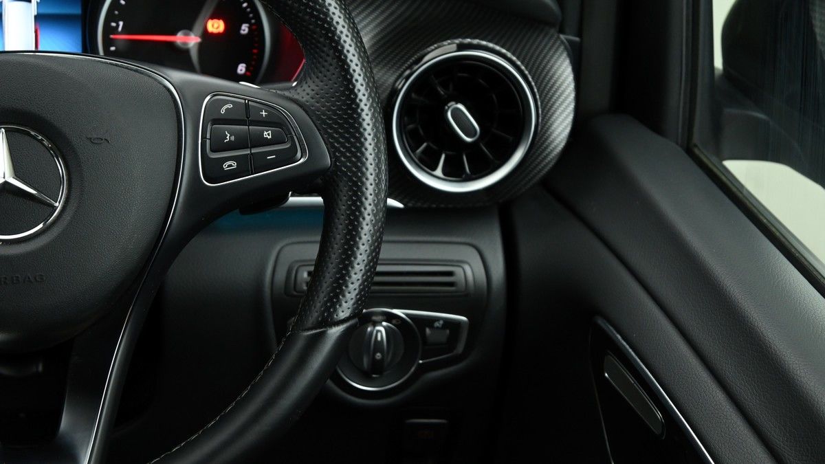 Mercedes-Benz V Class Image 16